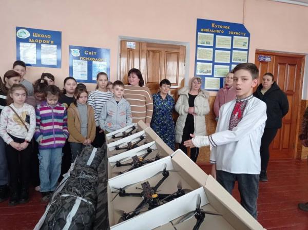 У Бершадській громаді школа організувала збір коштів на дрони військовим