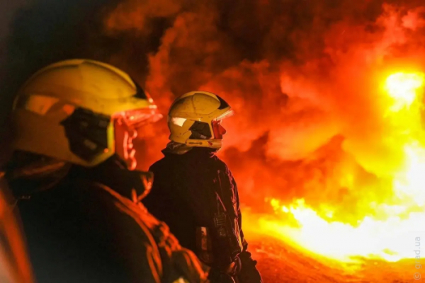 Спалахнув будинок в Одеському районі: є загиблий та постраждалий