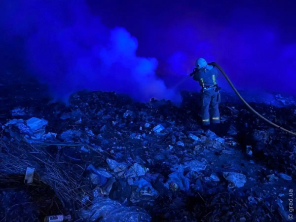 На Одещині вночі горіло сміття на площі 300 квадратних метрів