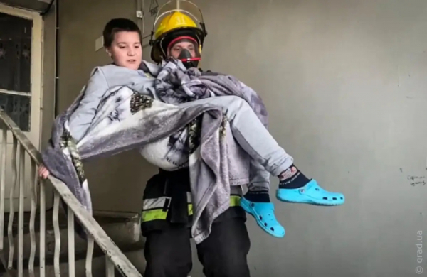 У Рені горів гуртожиток: вогнеборці евакуювали 20 осіб та врятували дитину