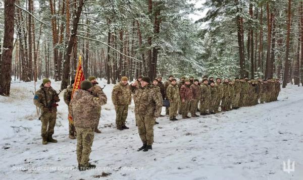 У вінницькій 120-й бригаді провели церемонію передачі бойового стягу новопризначеному командиру
