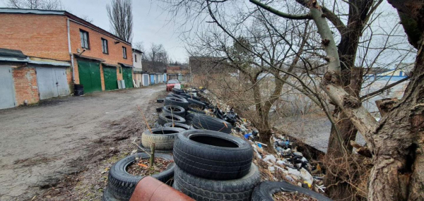 У Вінниці виявили стихійне звалище сміття та автомобільних шин