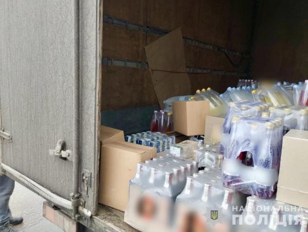 На Вінниччині у водія вантажівки виявили 410 літрів сурогатного алкоголю