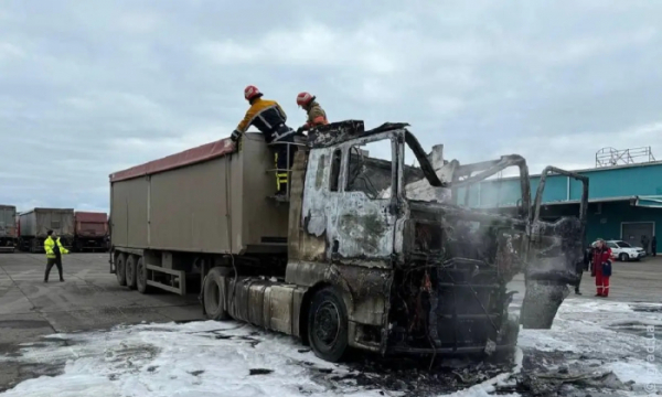 Пожежа у Чорноморську: повністю згоріла кабіна вантажного автомобіля