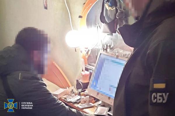 СБУ на Вінниччині викрила хакера, який створював фейкові «відеозвернення» очільників ЗСУ