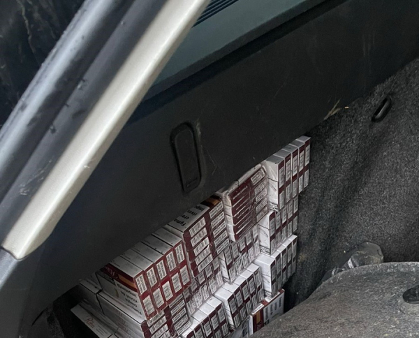 Прикордонники на Вінниччині виявили в одній з автівок «схованку» з тютюном