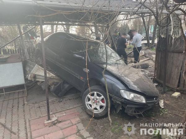 У Вінниці внаслідок ДТП постраждало чотири автомобілі та подвір’я приватного будинку