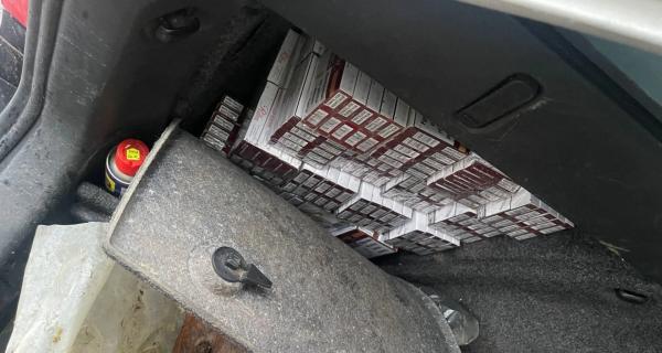 Прикордонники на Вінниччині виявили в одній з автівок «схованку» з тютюном