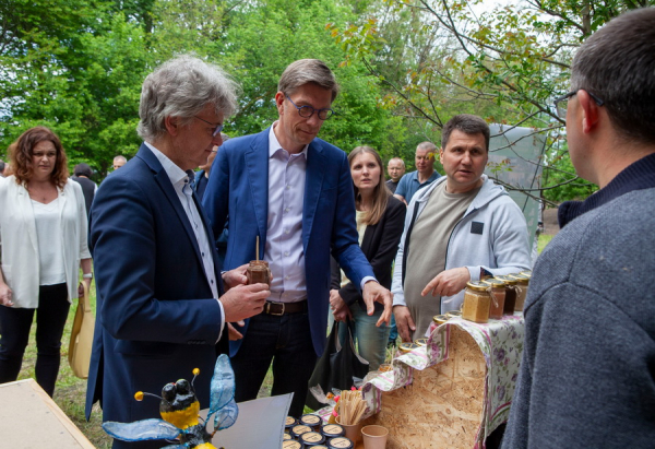 Сергій Моргунов з мерами французького і німецького міст відвідали пасіку біля Вінниці, якій біля 100 років