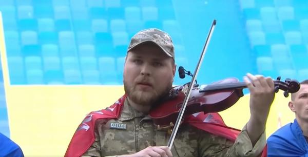 На чемпіонаті України з футболу прозвучав гімн під музичним супроводом бійця з вінницької бригади