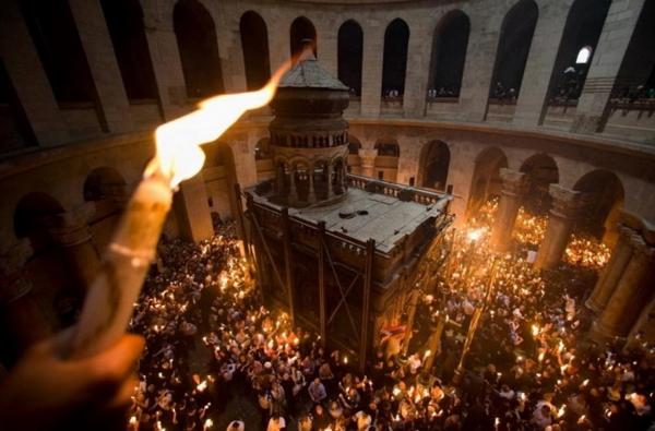В Єрусалимі в храмі Гробу Господнього зійшов Благодатний вогонь