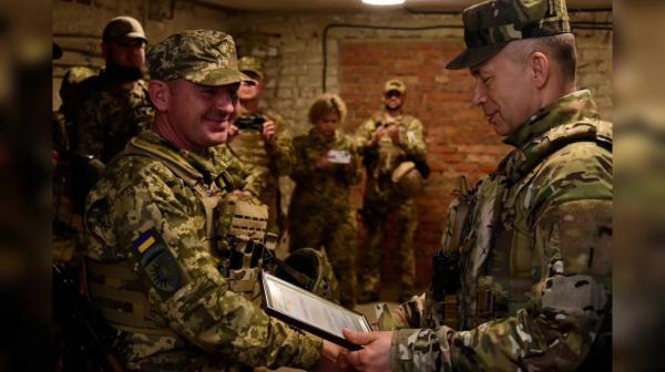 Головнокомандувач ЗСУ вручив військовому з Вінниччини грошовий сертифікат
