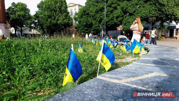 У середмісті Вінниці з’явилася нова локація для вшанування захисників. Фоторепортаж