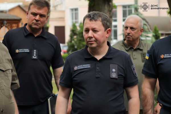 Рятувальникам Вінниччини передали сучасні бронежилети та каски