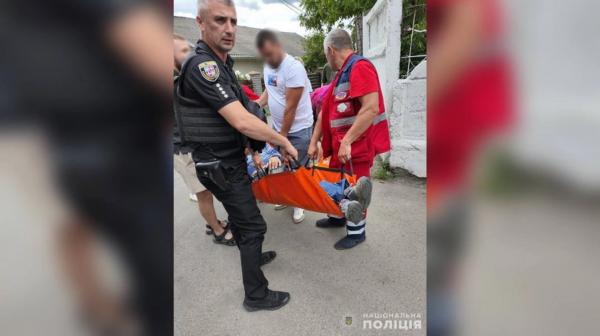 У Бару врятували пенсіонера з палаючої автівки