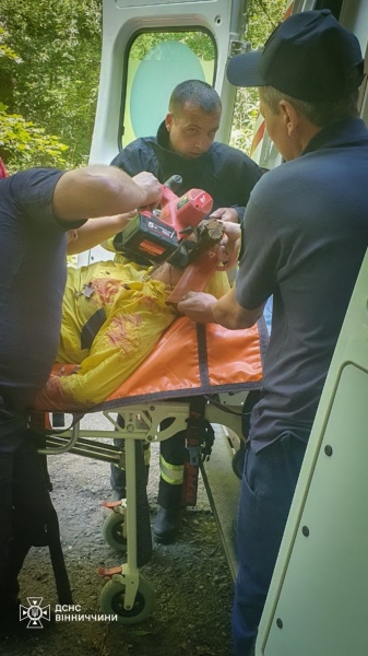 На Вінниччині травмувалась людина, впавши до лісового яру