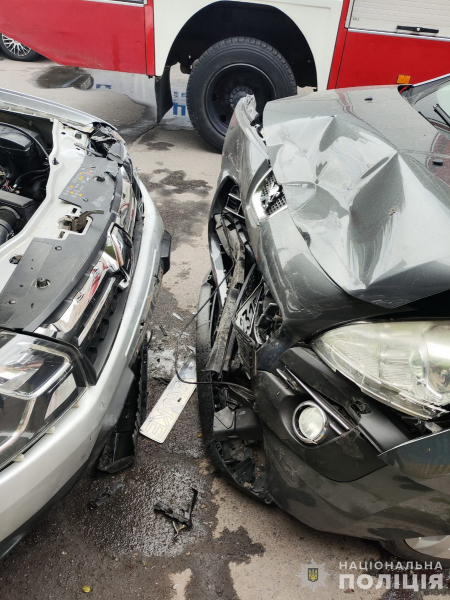 У Бару врятували пенсіонера з палаючої автівки