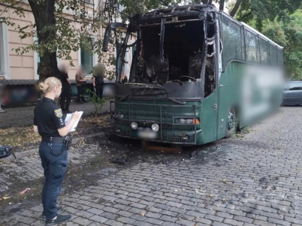 В центрі Одеси невідомий підпалил квестовий автобус