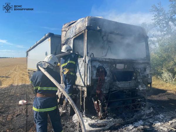 На Вінниччини загорілась вантажівка, де було 20 тонн зерна