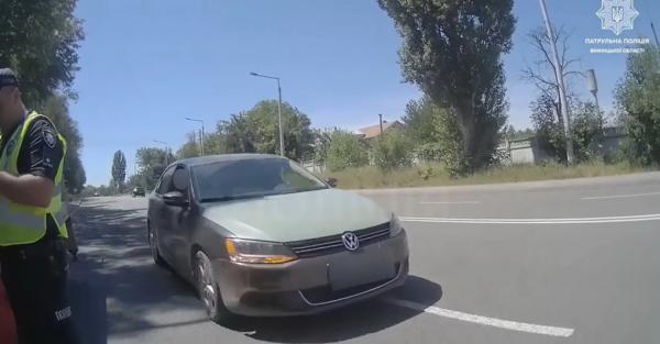 Патрульні Вінниччини допомогли чоловіку, який травмувався біля комбайна на полі