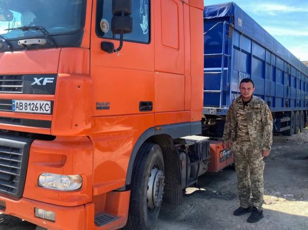Багатодітний батько, який повернувся з війни, на Вінниччині розвиває бізнес з перевезень зерна Багатодітний батько, який повернувся з війни, на Вінниччині розвиває бізнес з перевезень зерна