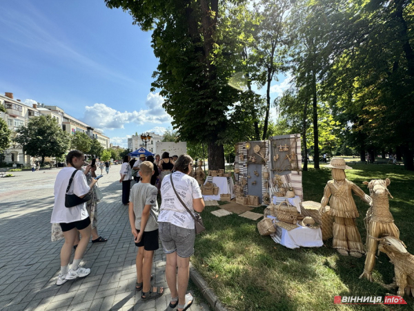 На Європейській площі у Вінниці «заплітали рогозу»