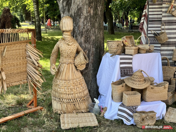 На Європейській площі у Вінниці «заплітали рогозу»