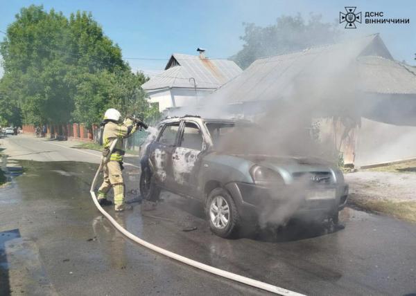 На Вінниччині 72-річний чоловік отримав опіки через пожежу у власному авто
