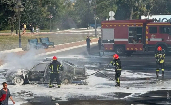 Розгерметизація паливної системи автомобіля стала причиною пожежі