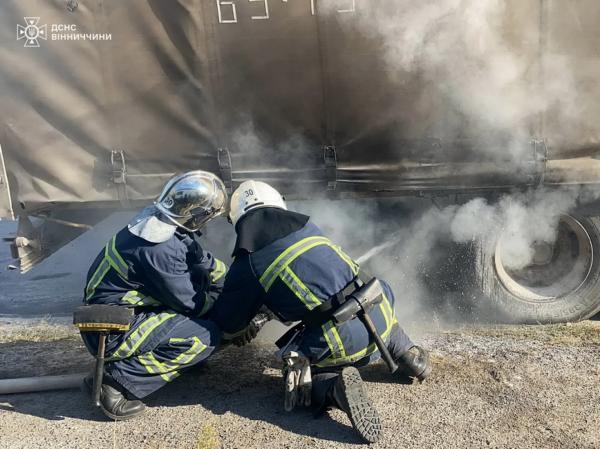 У Ладижині на ходу загорілась вантажівка