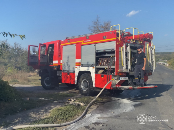 У Ладижині на ходу загорілась вантажівка