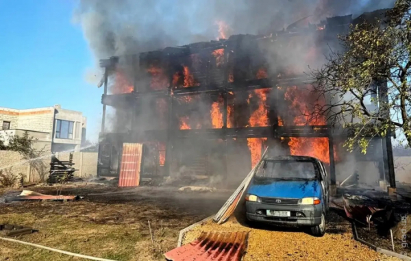 У районі Чорноморська згорів триповерховий будинок