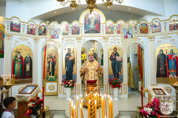 Симеон звершив Літургію у храмі в Зарванцях, де громада пів року виборювала своє право бути в Українській Церкві