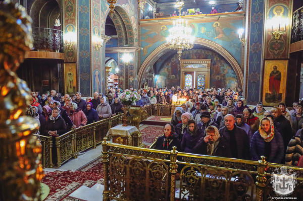 Симеон звершив Літургію та панахиду у Димитрівську поминальну суботу у соборі Вінниці