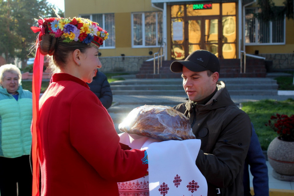 На Вінниччині всією громадою зустріли воїна, який повернувся з російського полону