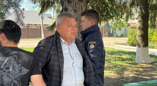 В Одеській області затримали голову селищної ради за хабар у $2500