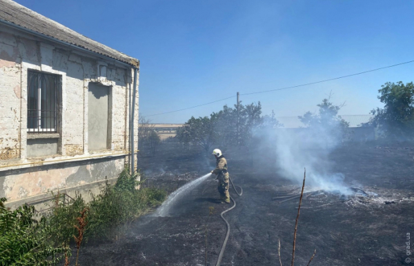 Пожежа в Малинівці: вогонь охопив будинок і споруди, обійшлося без жертв