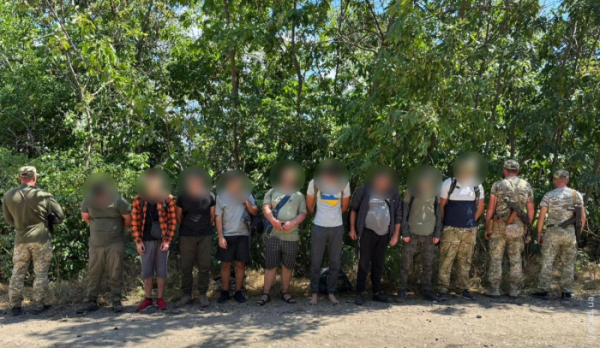 Три доби під сонцем: на кордоні з Молдовою затримали дев'ятьох порушників
