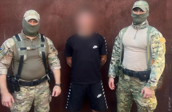 Побили та пограбували перехожого: в Одесі затримали двох хлопців
