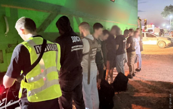Фура з живим вантажем: на кордоні викрили схему нелегального переправлення військовозобов'язаних
