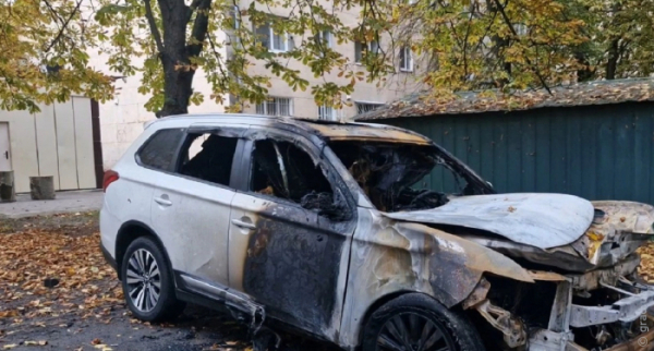 Одесита підозрюють у підпалі двох автомобілів на вулиці Космонавтів Одесита підозрюють у підпалі двох автомобілів на вулиці Космонавтів
