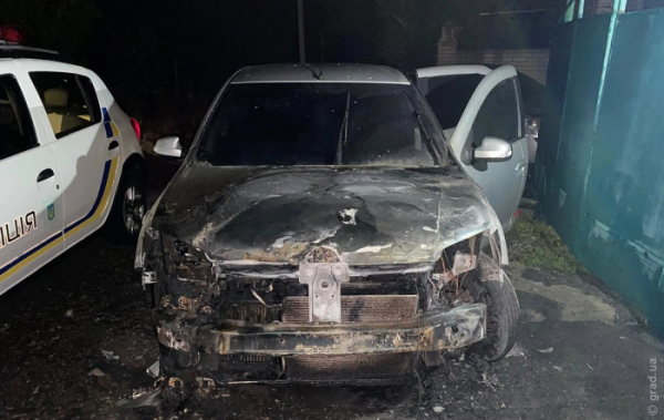 Підпалювали автомобілі на замовлення з інтернету: на Одещині затримали двох хлопців Підпалювали автомобілі на замовлення з інтернету: на Одещині затримали двох хлопців