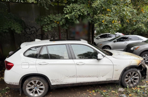 В Одесі юнак на замовлення підпалив BMW