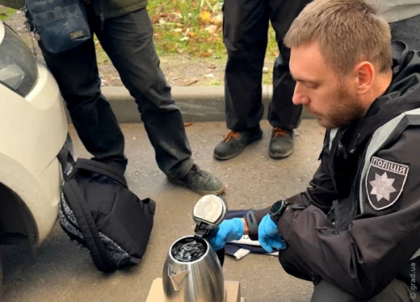 В Одесі затримано 26-річного хлопця з наркотиками в чайнику