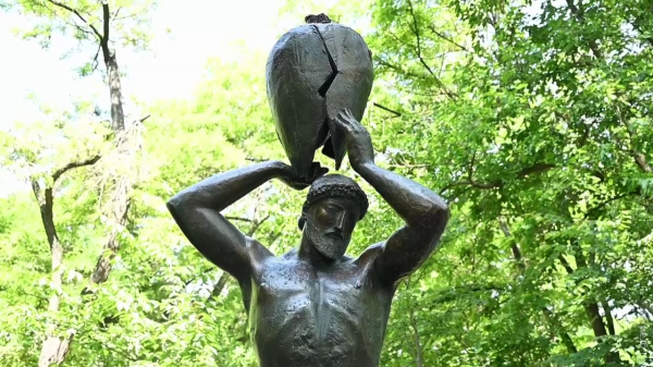 В Одесі у Грецькому парку з'явилася нова скульптура В Одесі у Грецькому парку з'явилася нова скульптура