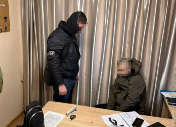 Вимагав гроші у курсантів: затримано начальника курсу Одеської Військової академії