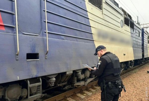 На залізничній станції в Одесі чоловік потрапив під поїзд