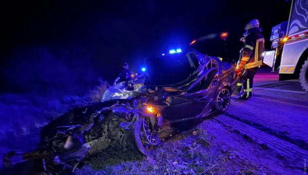 Нічна трагедія на трасі Київ–Одеса: зіткнення BMW з вантажівкою забрало життя жінки
