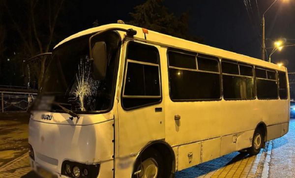 В Одесі пішохід потрапив під маршрутку В Одесі пішохід потрапив під маршрутку
