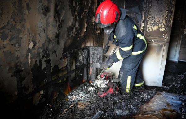 Вибух повербанку став ймовірною причиною пожежі у багатоповерхівці Одеси Вибух повербанку став ймовірною причиною пожежі у багатоповерхівці Одеси